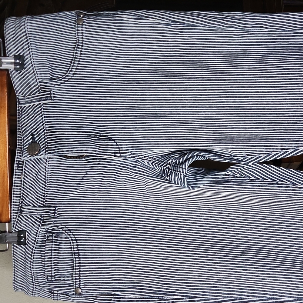 CAbi, women's blue/white stripe jeans, back pockets, great condition, Sz… - Picture 11 of 14